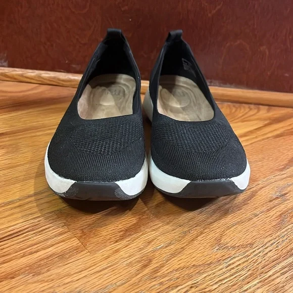 Athletic Flats - Picture 2 of 5